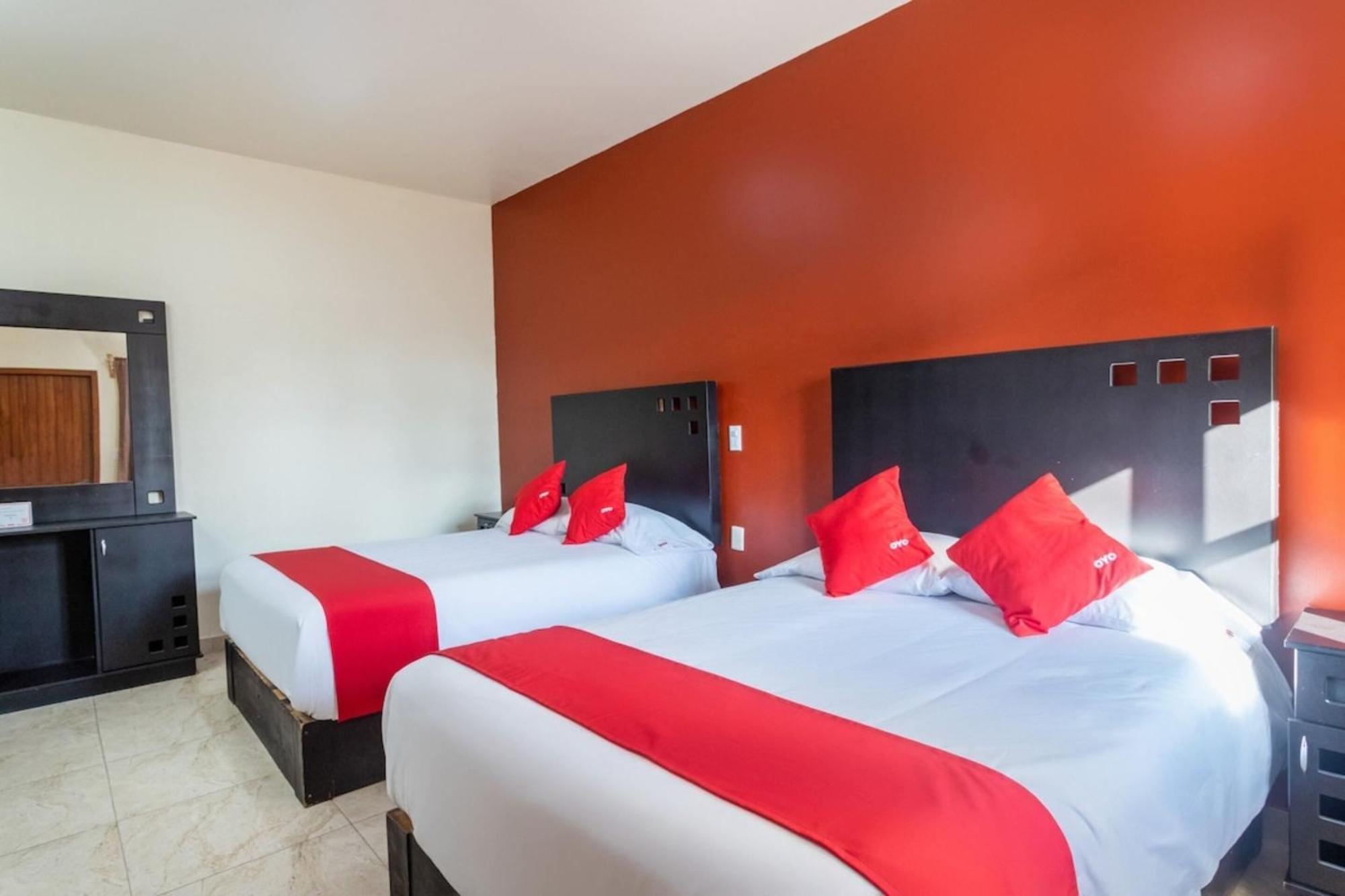 Oyo Hotel Emperadores Inn, 阿特利斯科 外观 照片