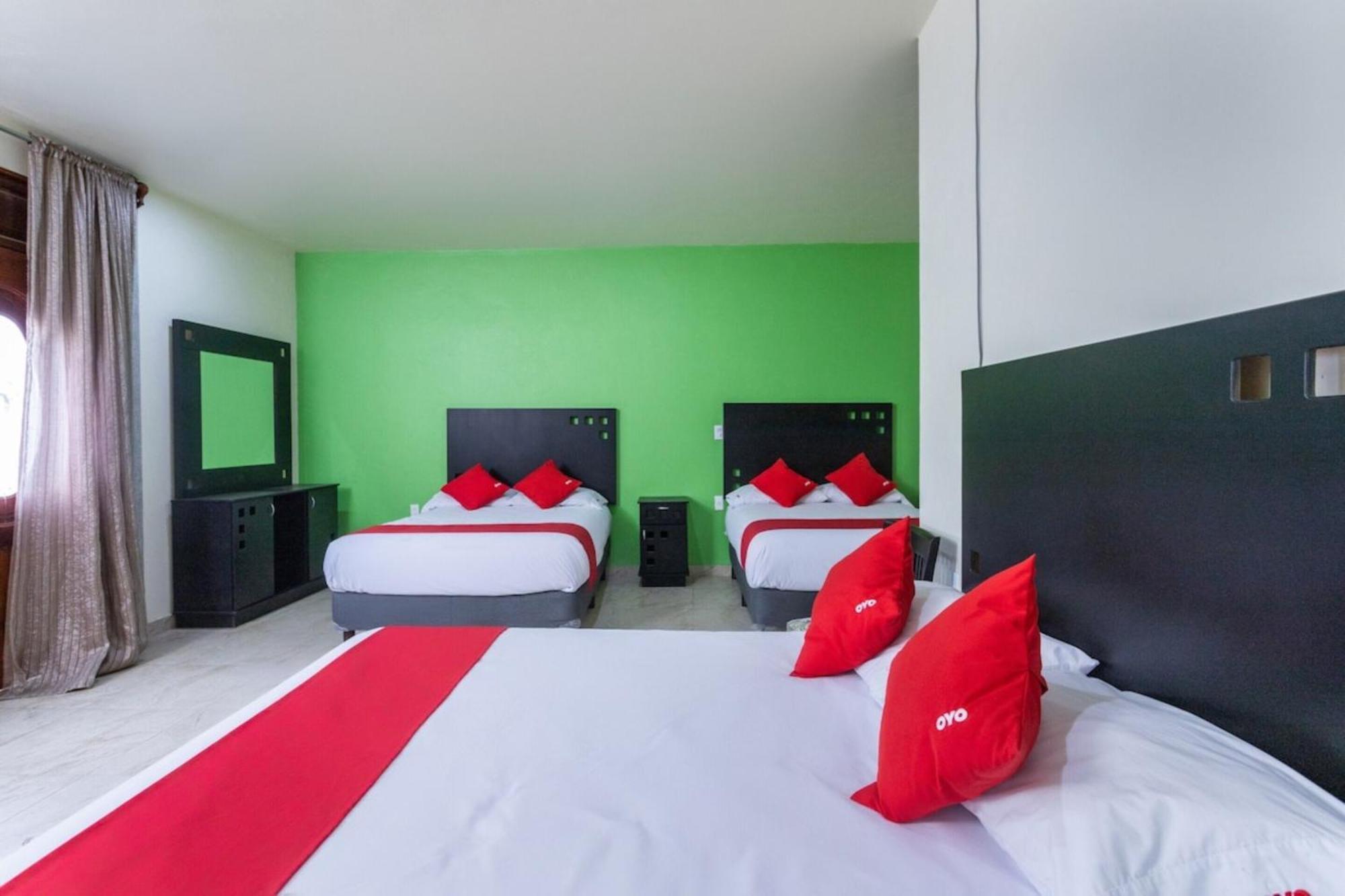 Oyo Hotel Emperadores Inn, 阿特利斯科 外观 照片