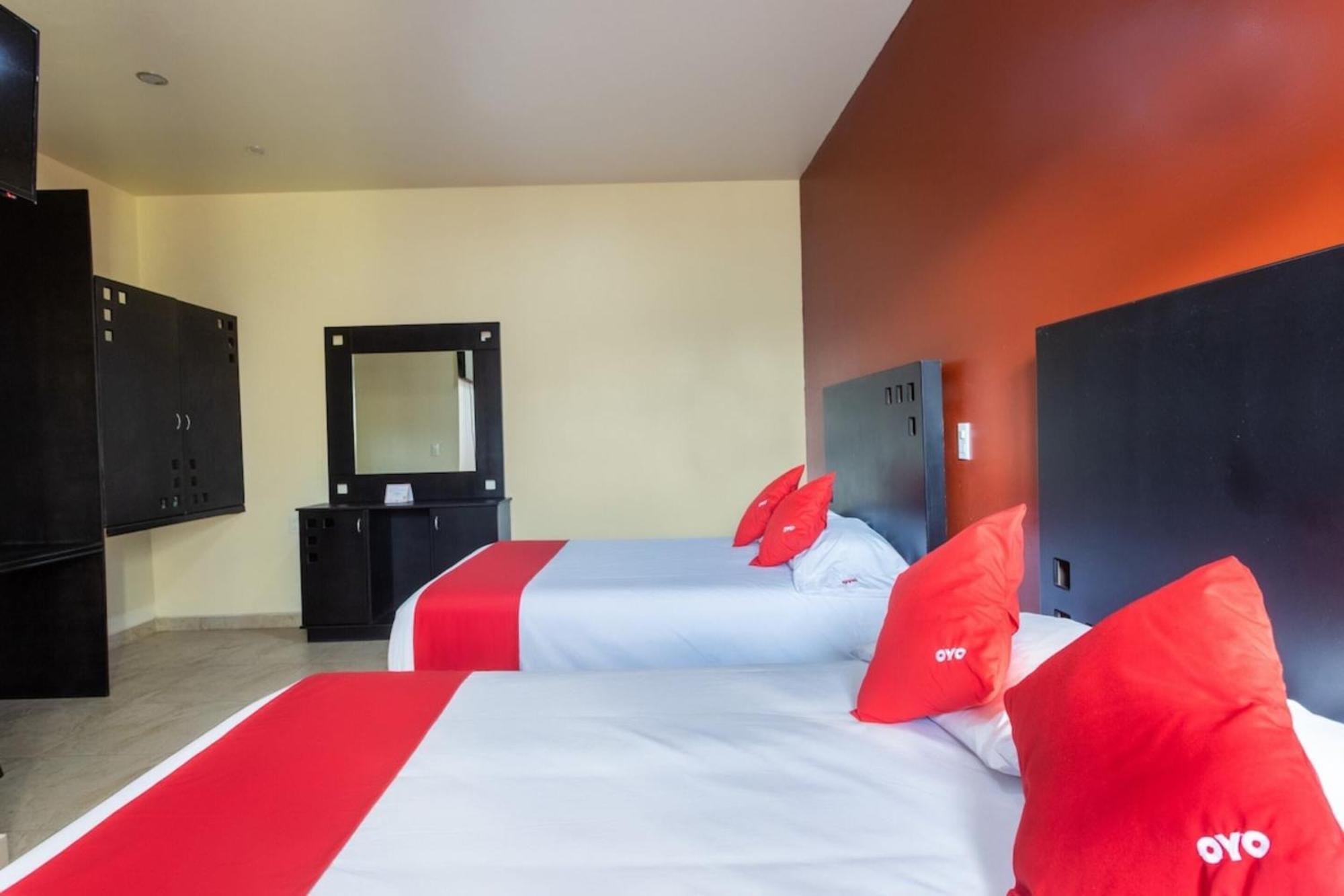 Oyo Hotel Emperadores Inn, 阿特利斯科 外观 照片