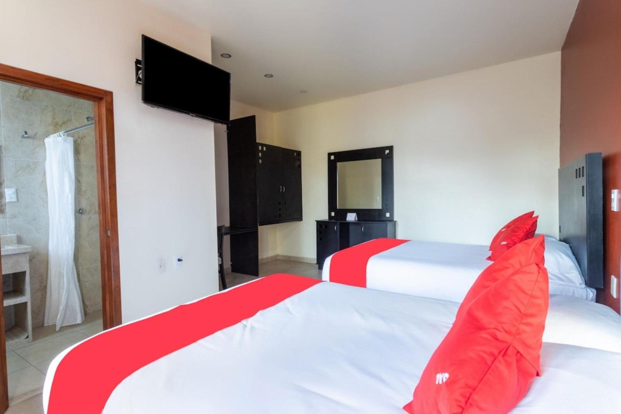 Oyo Hotel Emperadores Inn, 阿特利斯科 外观 照片
