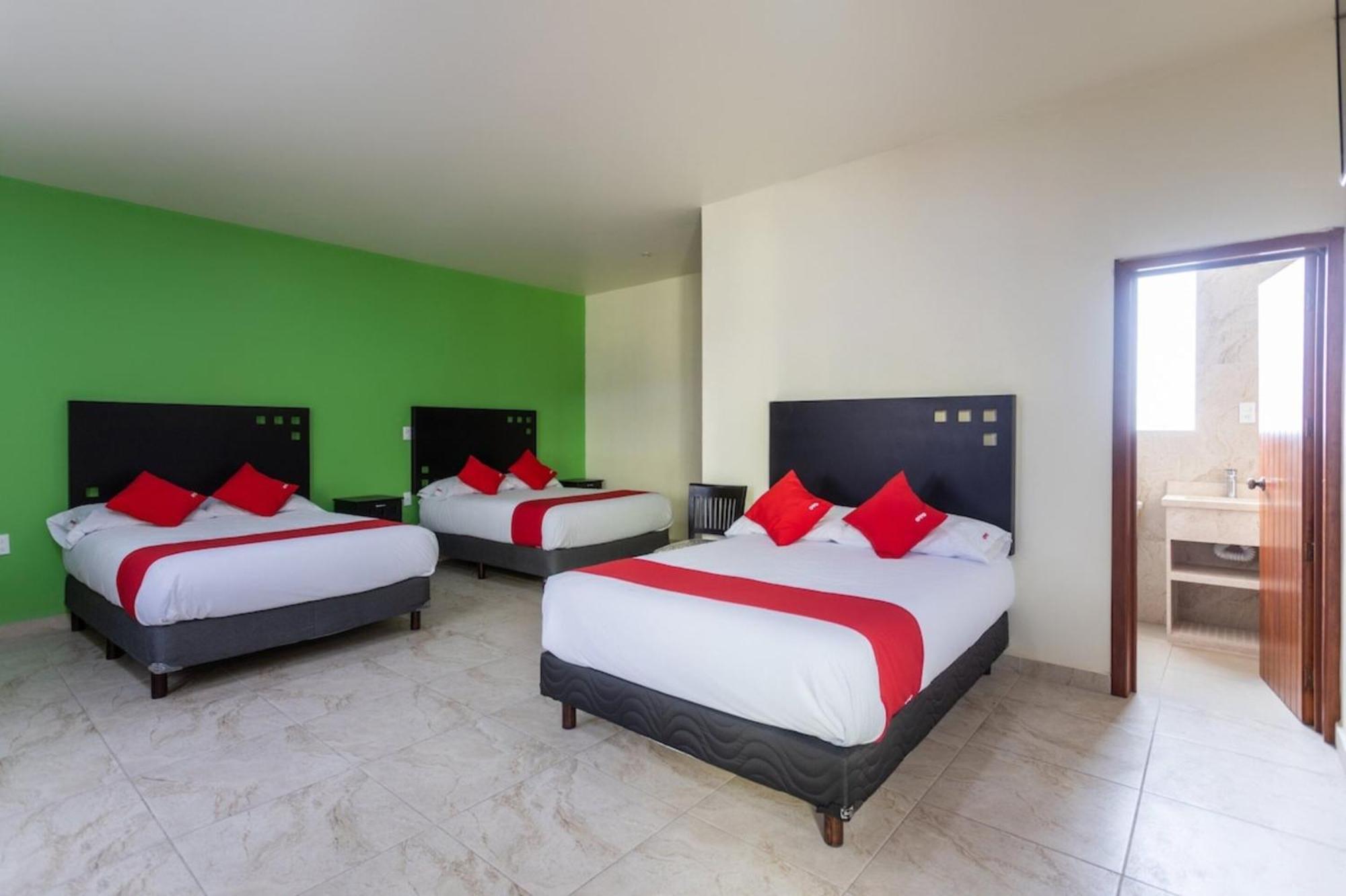 Oyo Hotel Emperadores Inn, 阿特利斯科 外观 照片