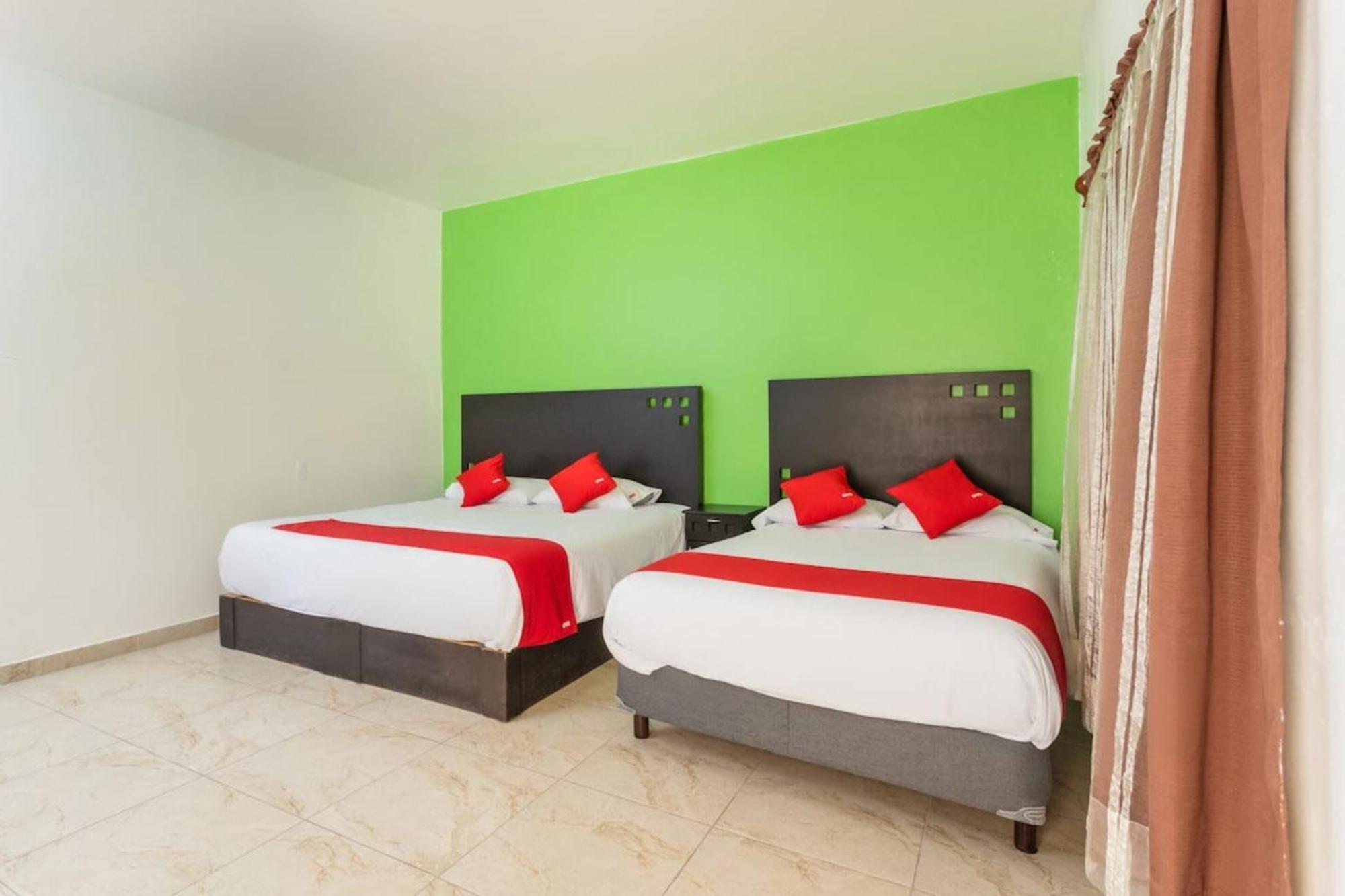 Oyo Hotel Emperadores Inn, 阿特利斯科 外观 照片