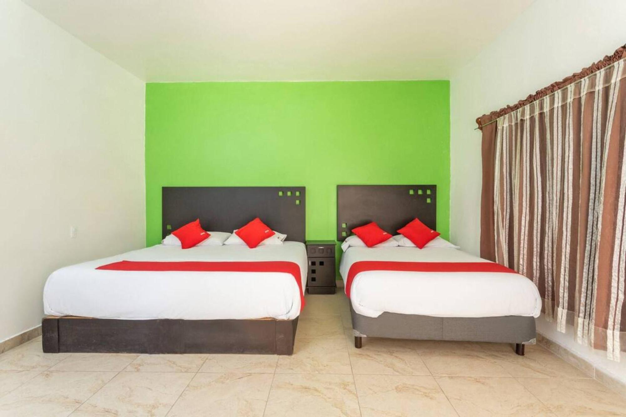 Oyo Hotel Emperadores Inn, 阿特利斯科 外观 照片