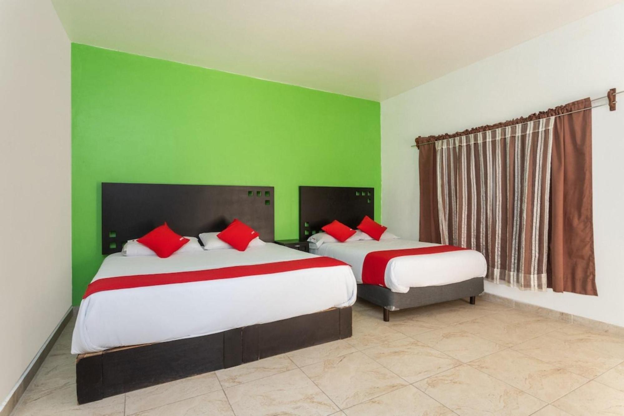 Oyo Hotel Emperadores Inn, 阿特利斯科 外观 照片