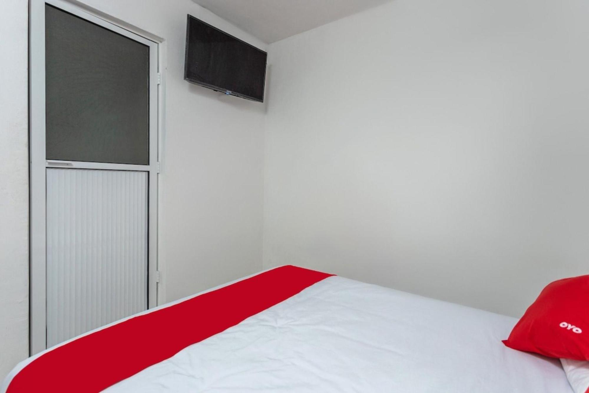 Oyo Hotel Emperadores Inn, 阿特利斯科 外观 照片
