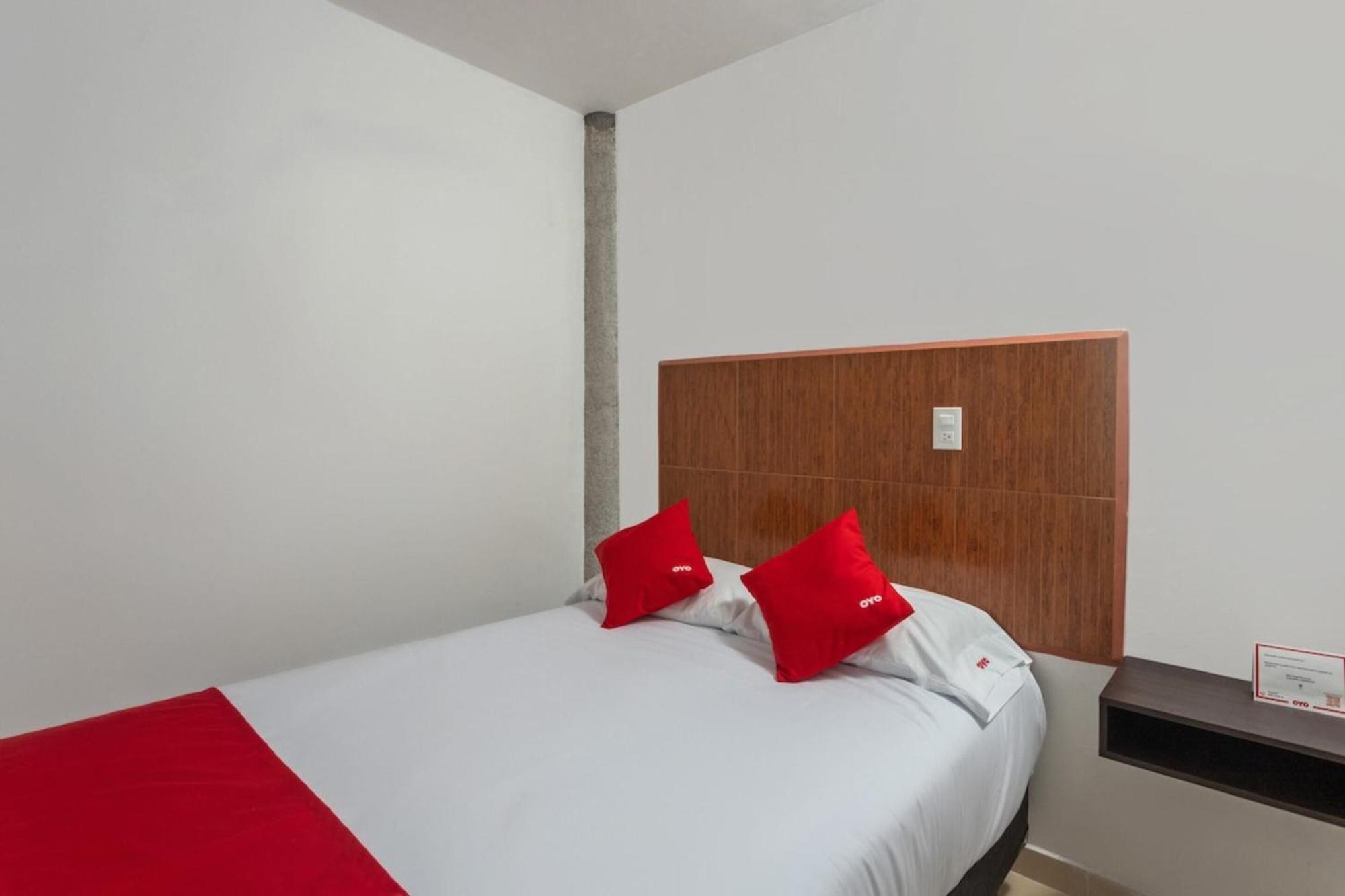 Oyo Hotel Emperadores Inn, 阿特利斯科 外观 照片