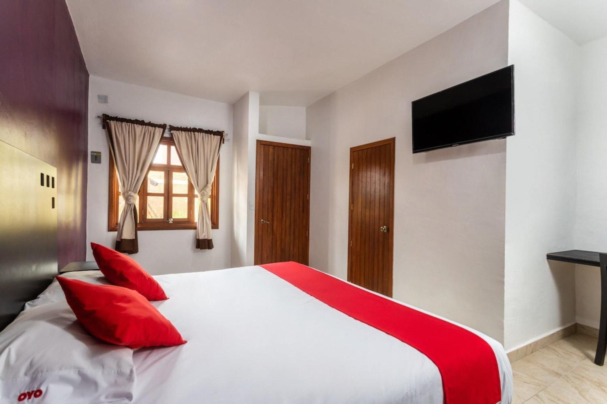 Oyo Hotel Emperadores Inn, 阿特利斯科 外观 照片